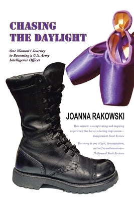 Chasing the Daylight: One Woman's Journey to Becoming a U.S. Army Intelligence Officer Paperback Xlibris Us